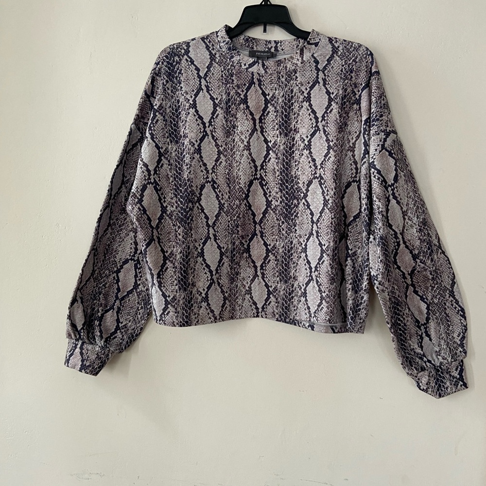 Snakeskin sweater crop style pull over casual wear